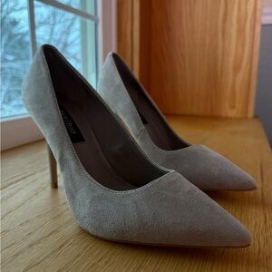 White House Black Market Saffiano Pump size 6.5